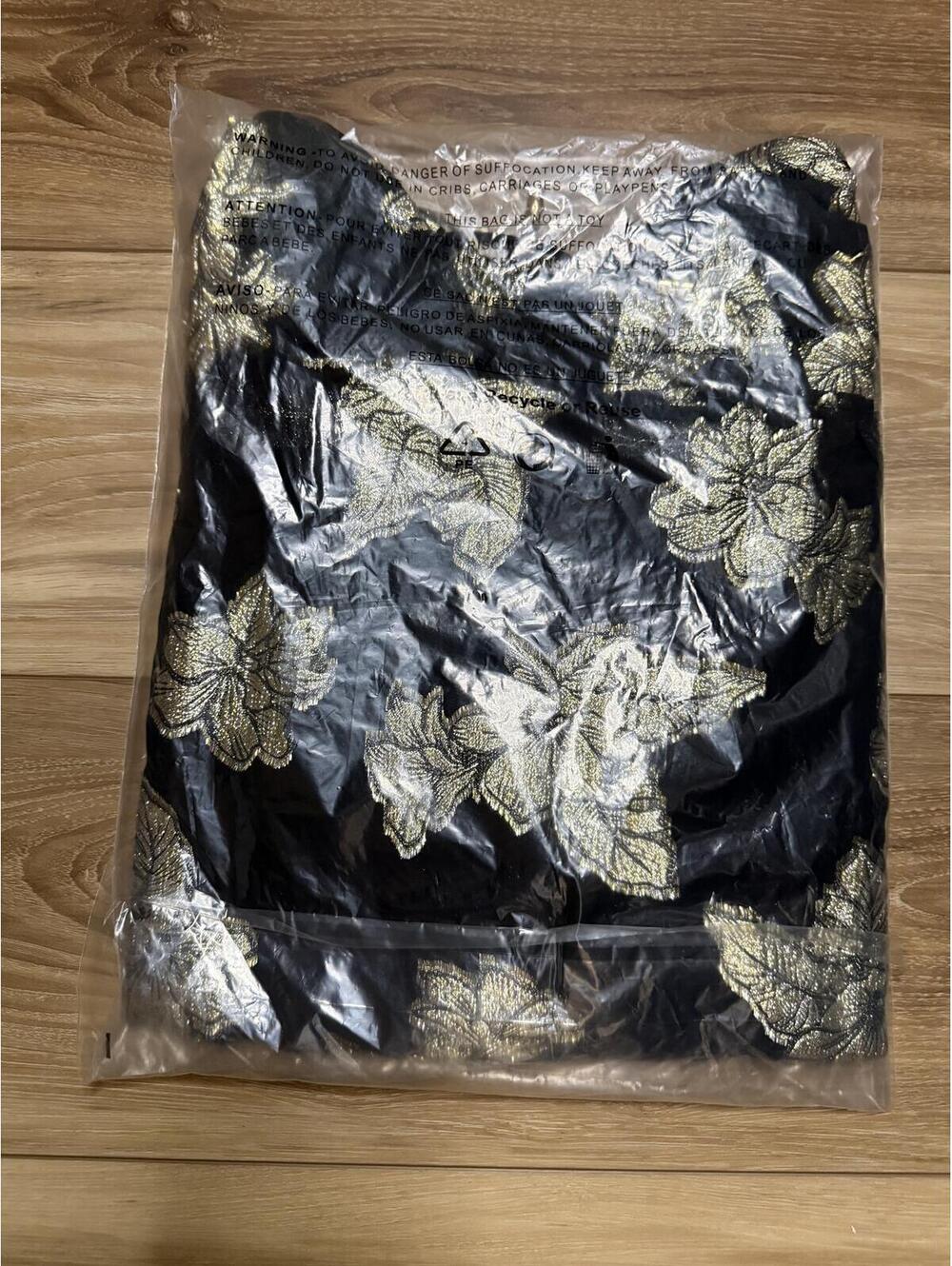 NWT! Tommy Bahama Shimmering Shores Metallic Leaf Print Split Neck Top Size XS - Picture 5 of 5